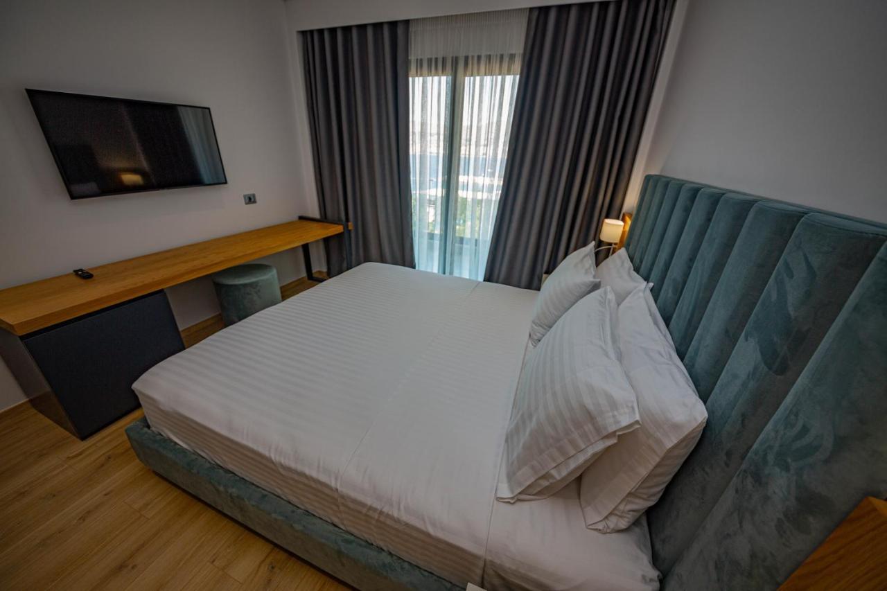 El Primero Hotel Sarandë エクステリア 写真