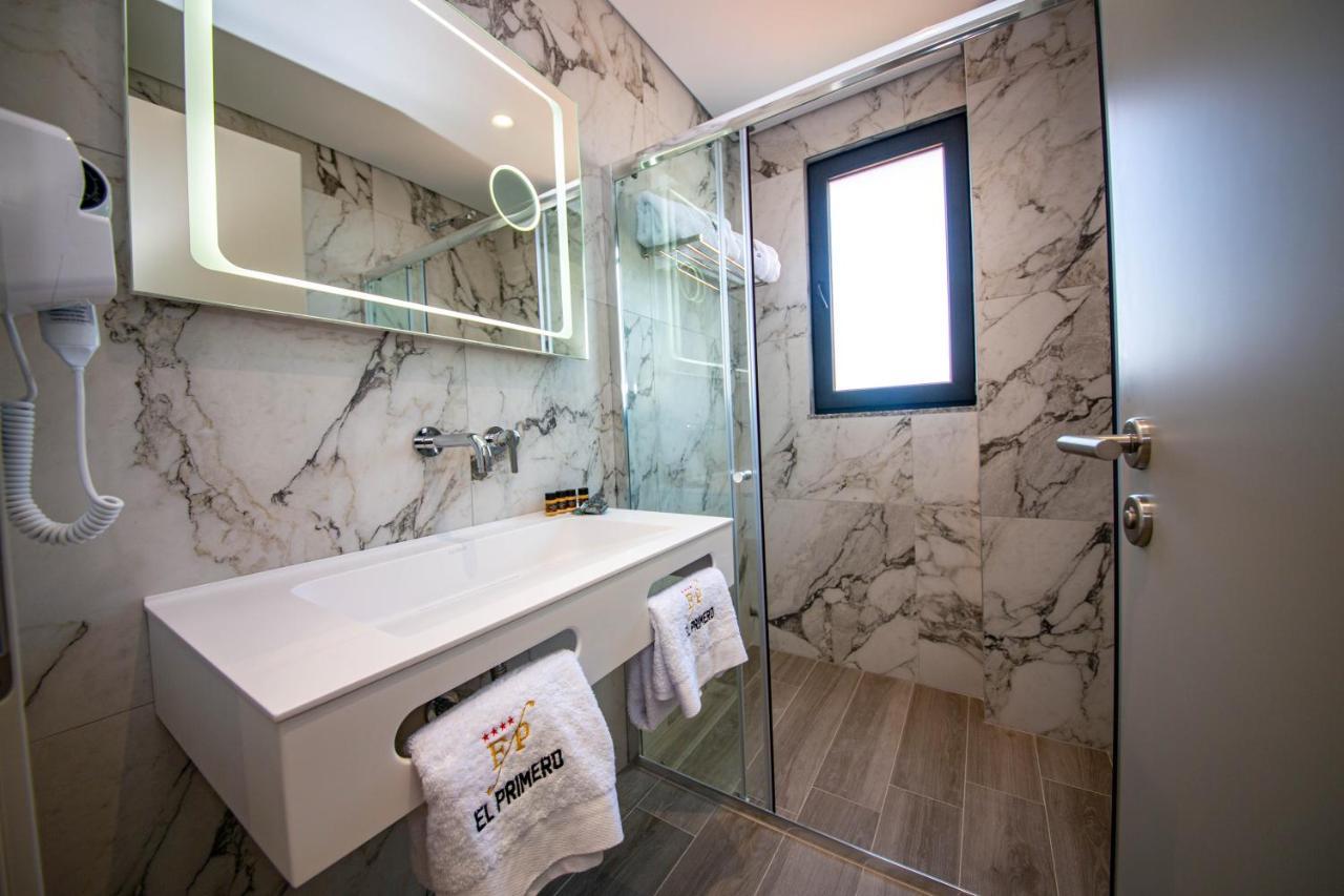 El Primero Hotel Sarandë エクステリア 写真