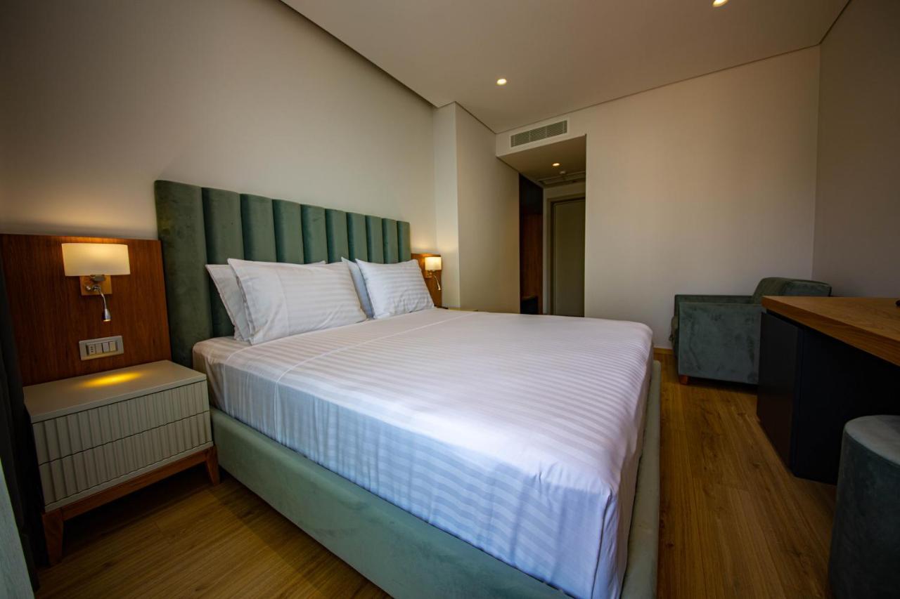 El Primero Hotel Sarandë エクステリア 写真