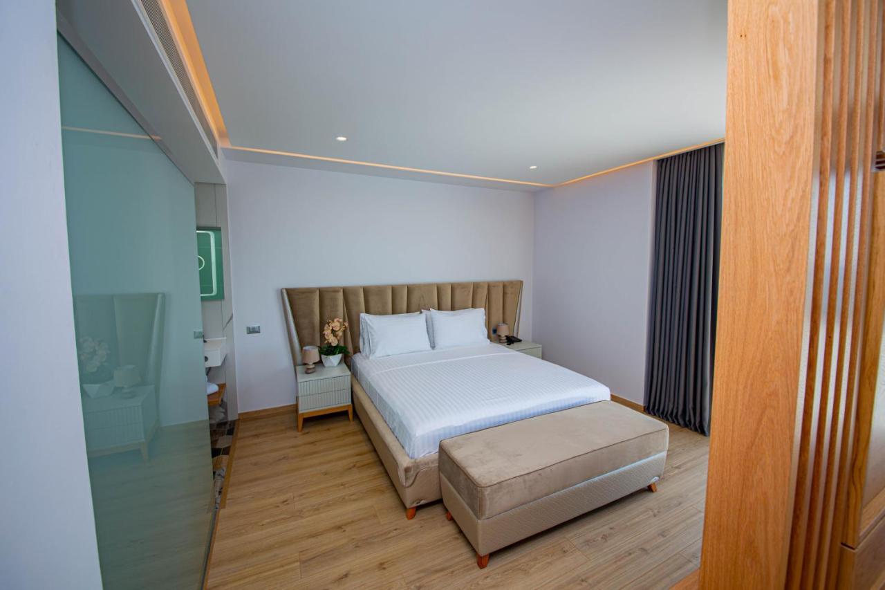 El Primero Hotel Sarandë エクステリア 写真