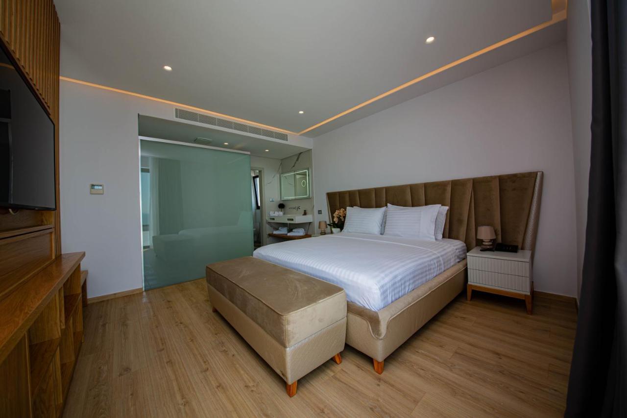 El Primero Hotel Sarandë エクステリア 写真