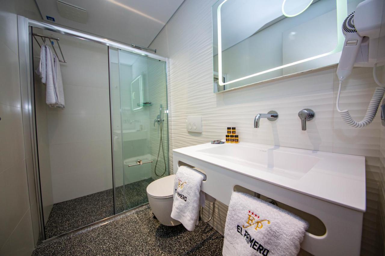 El Primero Hotel Sarandë エクステリア 写真