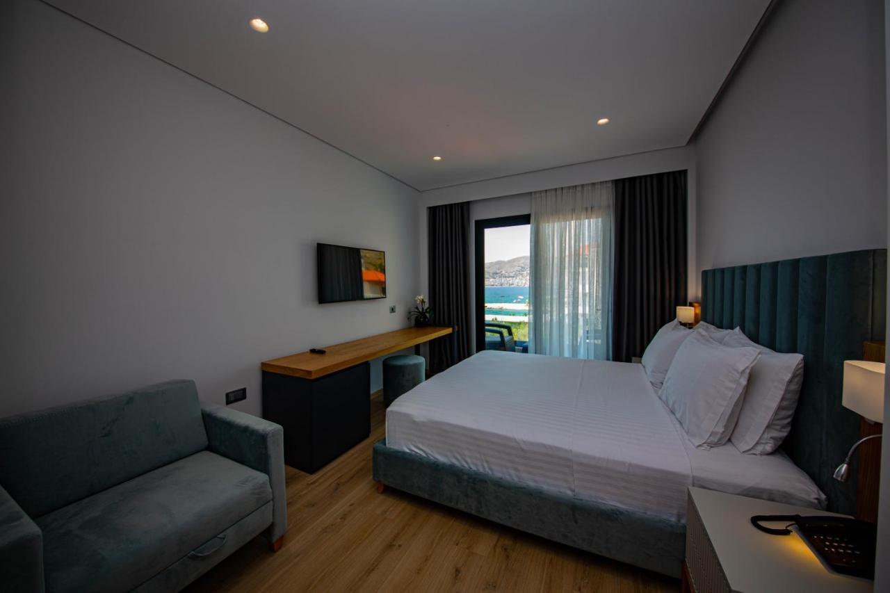 El Primero Hotel Sarandë エクステリア 写真