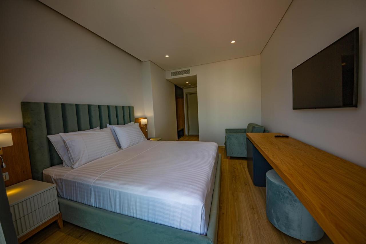 El Primero Hotel Sarandë エクステリア 写真